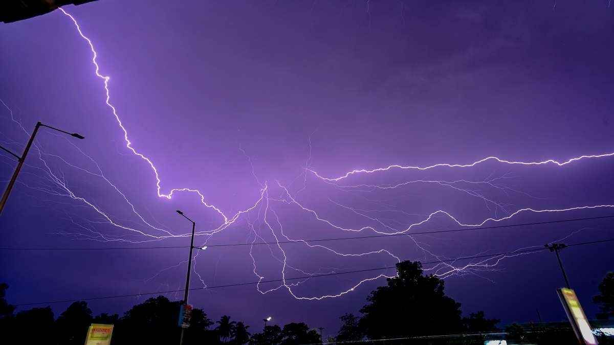 West Bengal: मालदा में कुदरत का कहर, बिजली गिरने से 11 की मौत
