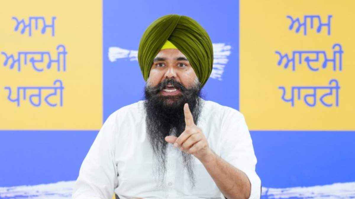 AAP MP Malvinder Singh Kang Attacks on Sunil Jakhar