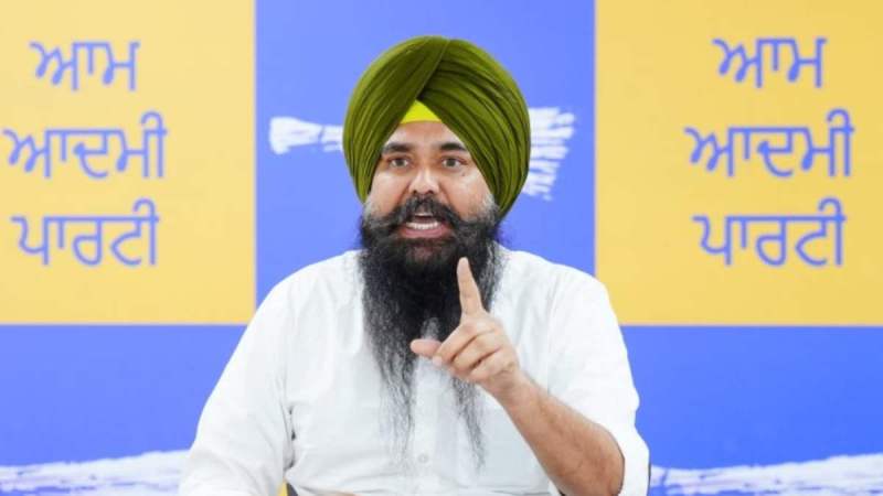 AAP MP Malvinder Singh Kang Attacks on Sunil Jakhar