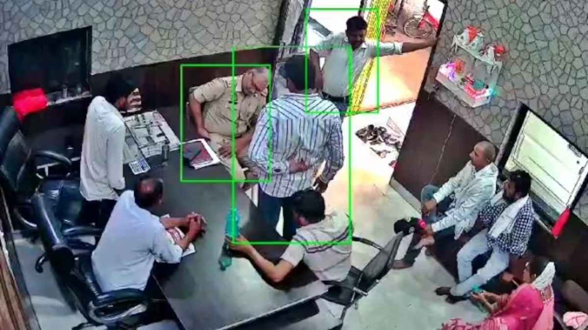 खाकी हुई बदनाम, छेड़खानी मामले में रिश्वत लेता दारोगा CCTV में हुआ कैद, सामने आया Video