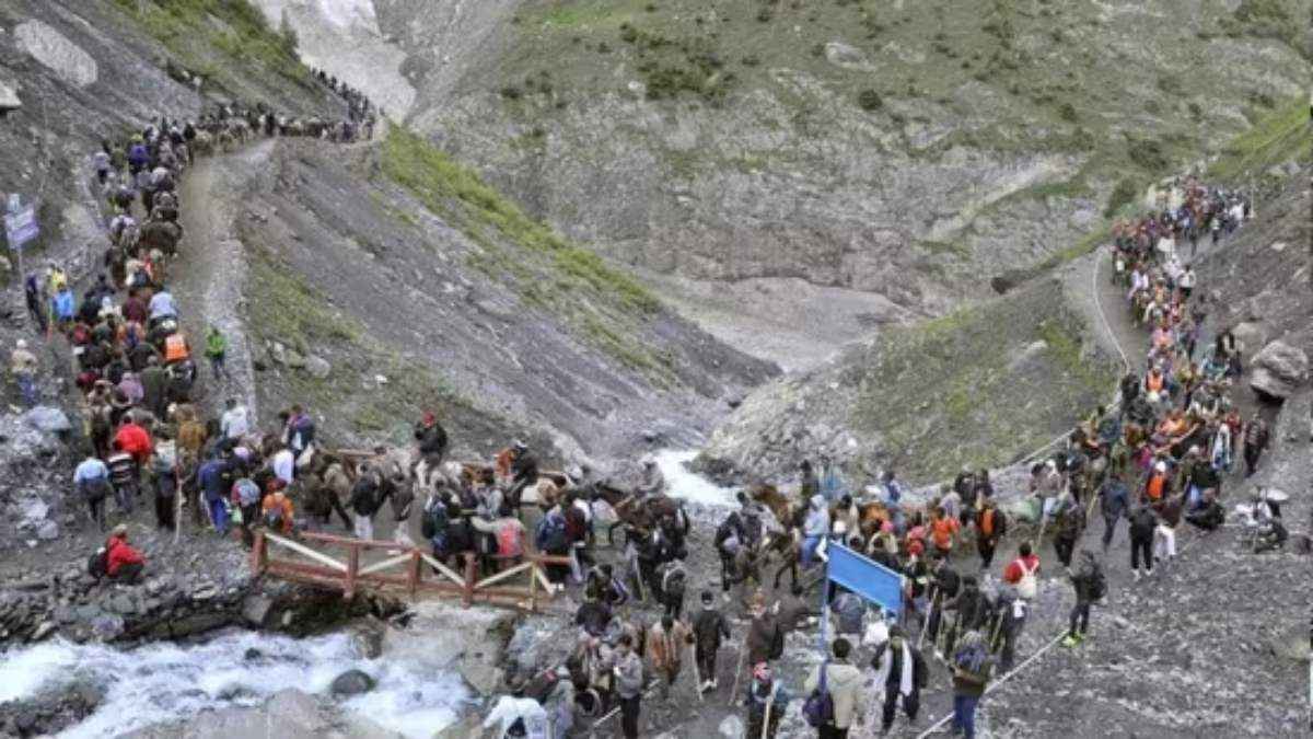 Amarnath Yatra 2024: 'बम-बम भोले' का जयकारा लगाकर श्रद्धालु चढ़ रहे पहाड़, बोले- सब है बाबा का चमत्कार