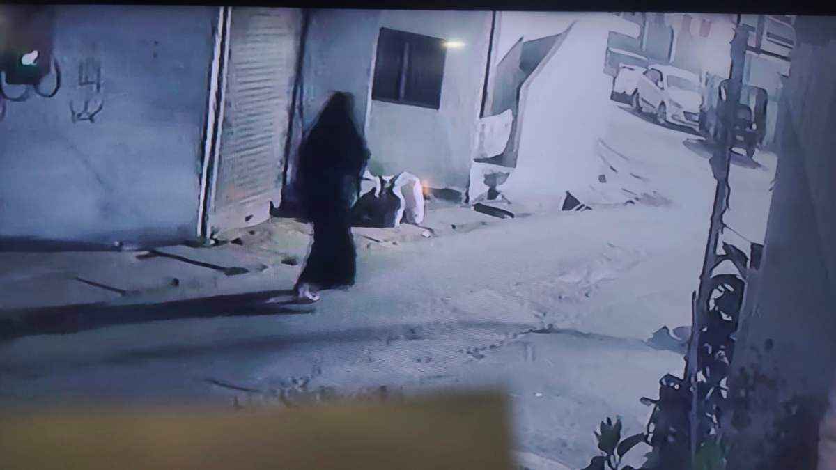 Brother-in-law Wearing Burqa Stole Lakhs Rupees and Jewellery