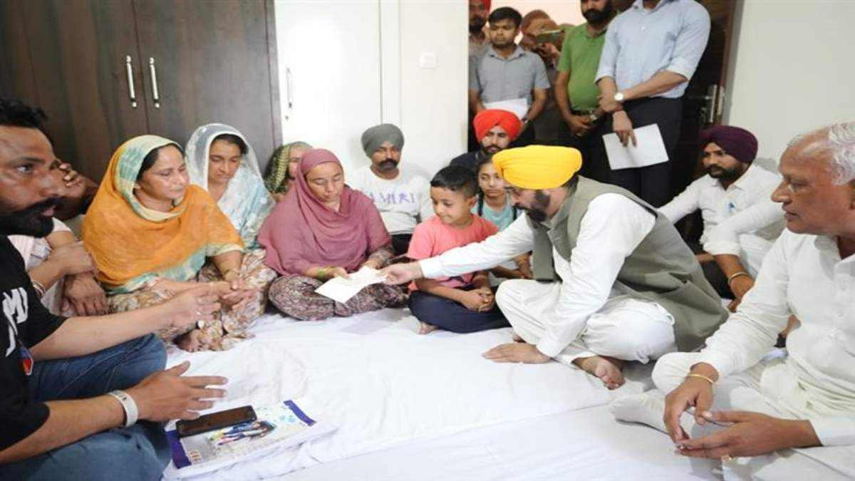 CM Bhagwant Singh Mann Meet Martyr Naik Surinder Singh family