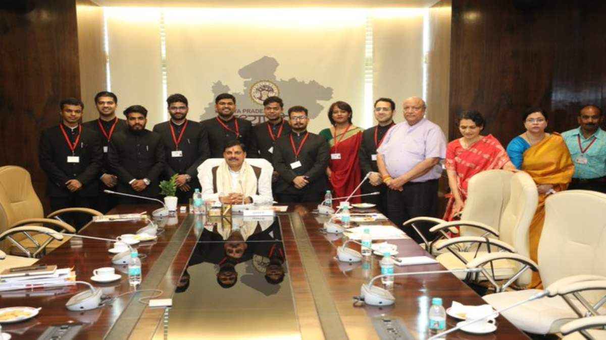 CM Mohan Yadav Meet Probationer IAS