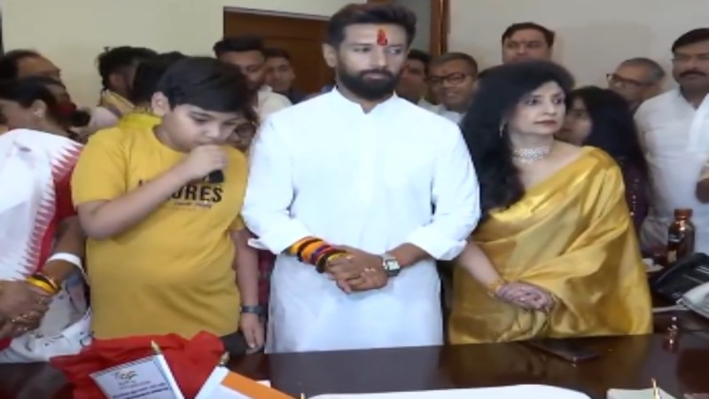 Chirag Paswan Slams Opposition on JhunJhuna Ministry