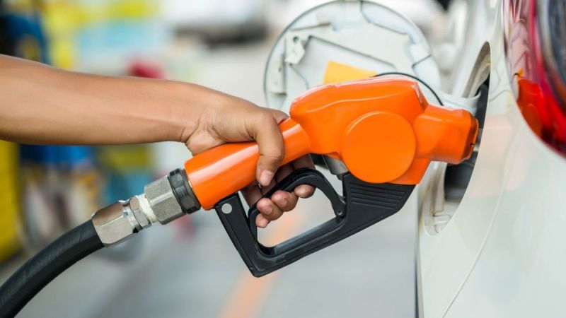 Disadvantages of full tank petrol, car fuel tank is dangerous, Car Care Tips, summer vacation, monsoon 2025