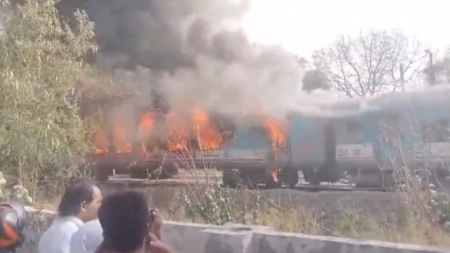Fire breaks out in passenger train in Delhi Sarita Vihar Fire breaks out in passenger train in Delhi Sarita Vihar