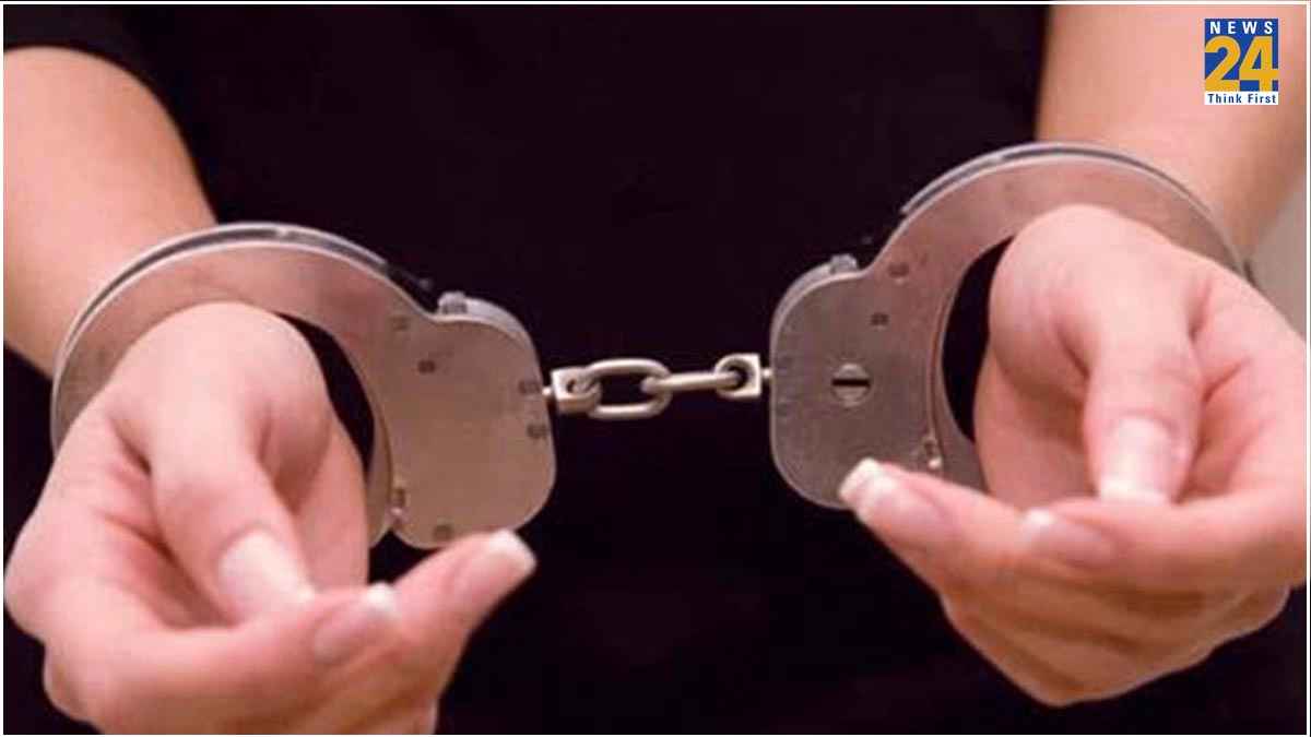 'गुल्लक' की तरह कंपनी के पैसों को किया इस्तेमाल, अब HR महिला कर्मी को हुई जेल