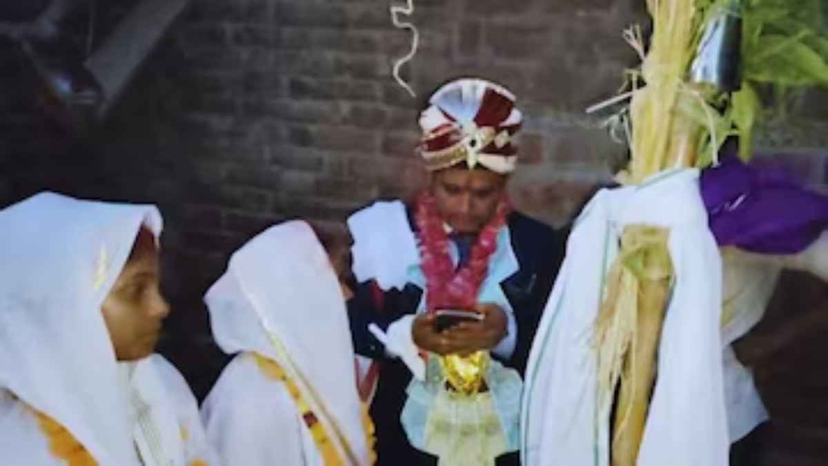 एक ही मंडप में 2 युवतियों से शादी रचा रहा था युवक, पुलिस पहुंची तो सामने आया ये सच