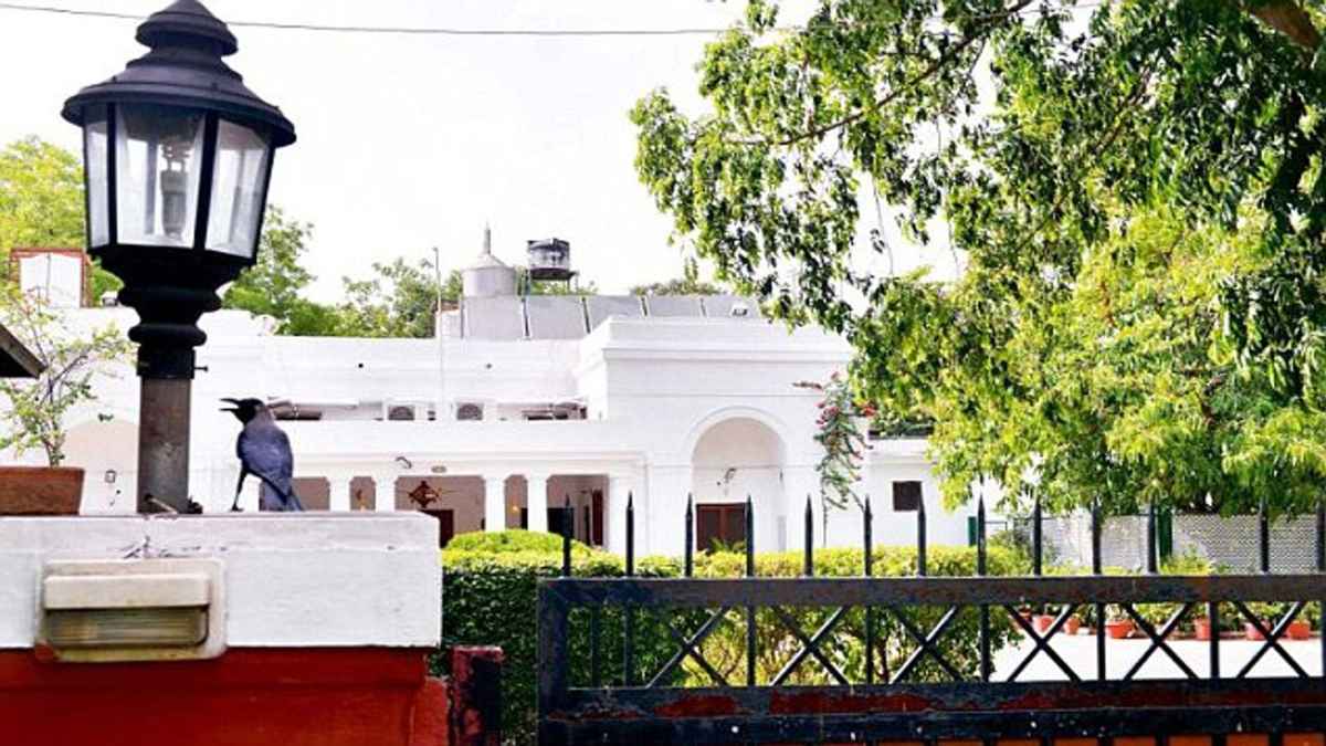 Order to Vacate Bungalow Former Minister