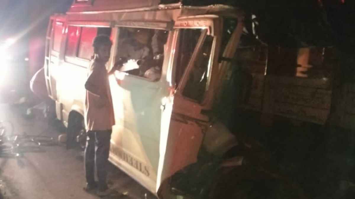 13 लोगों की लाशें खून से सनी मिलीं, मरने वालों में 2 बच्चे शामिल; कर्नाटक में हाईवे पर भीषण हादसा