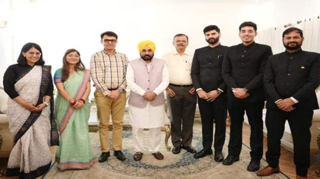 Punjab CM Bhagwant Mann Met Probationer IAS Punjab CM Bhagwant Mann Met Probationer IAS