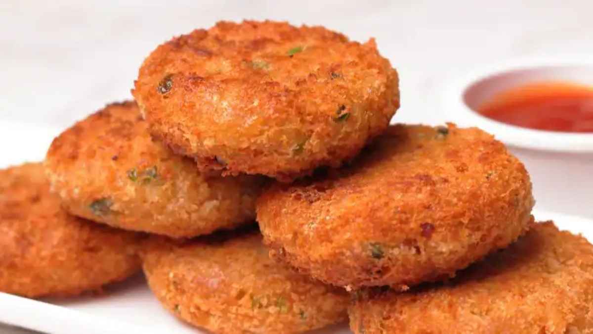 Veg Poha Cutlet Recipe: वीकेंड पर ट्राई करनी है स्पेशल रेसिपी? मिनटों में ऐसे बनाएं वेज पोहा कटलेट