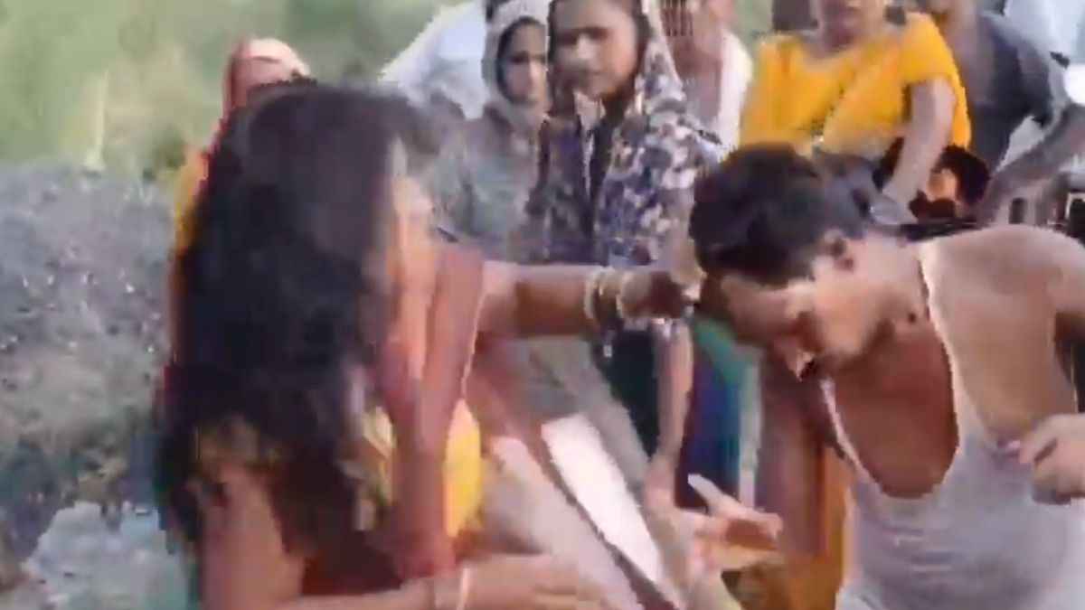 थप्पड़ मारती महिला, माफी मांगते शख्स का वीडियो वायरल, पुलिस से बोली-गलती हो गई