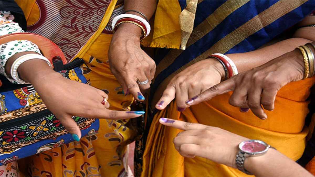 खत्म नहीं हुई वोटिंग, दो बूथों पर फिर से मतदान जारी, जानें चुनाव आयोग ने क्यों लिया रीपोलिंग का फैसला?