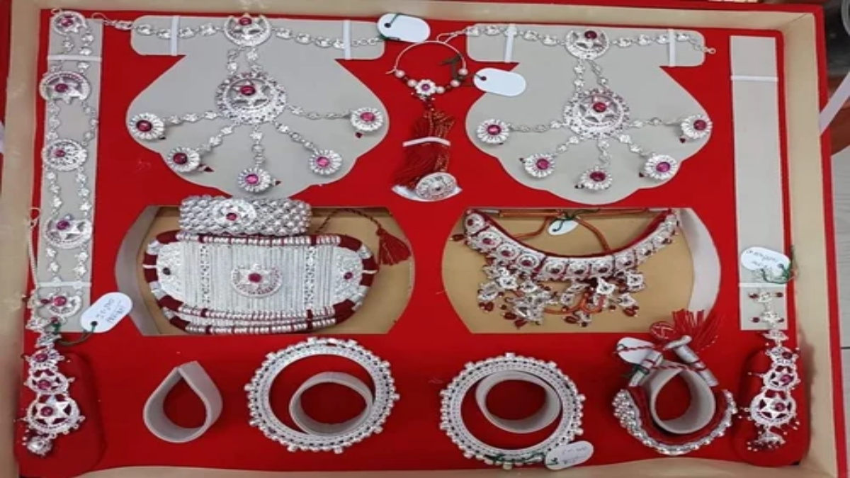 Women Buy 4 crore fake Jewellery Daily in Rajasthan