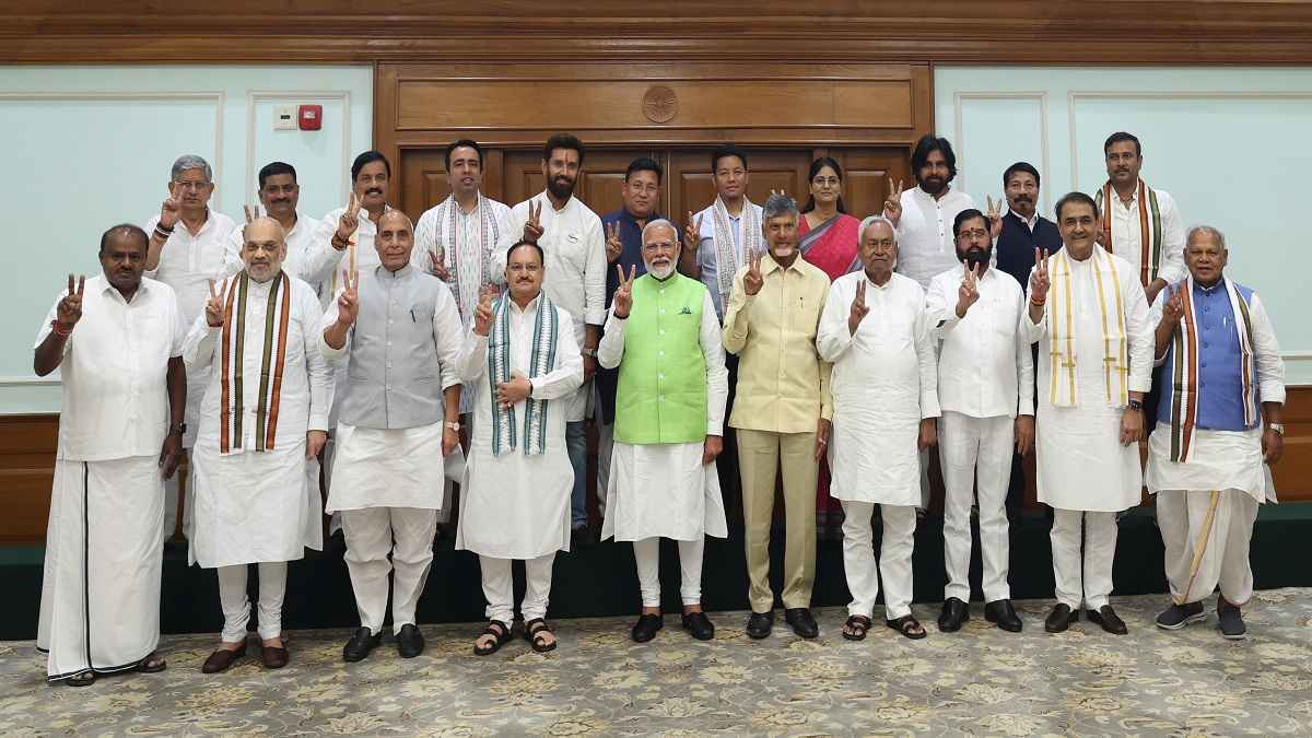 NDA की बैठक में मोदी के सामने Nitish Kumar ने खोले पत्ते, बोले-जल्द बननी चाहिए सरकार