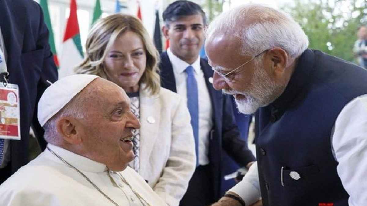 PM मोदी और पोप की फोटो पर कमेंट करने के बाद बैकफुट पर आई कांग्रेस, बिना शर्त मांगी माफी