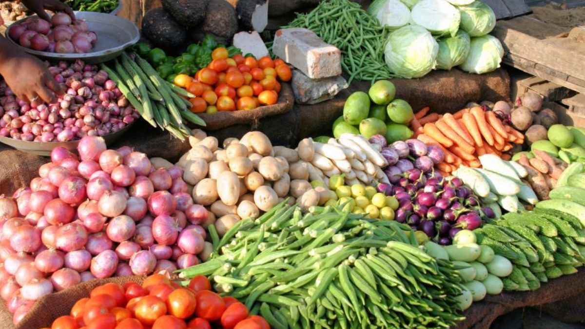 भारत में कम क्यों नहीं हो रही महंगाई? मानसून में भी क्यों आसमान पर हैं खाद्य पदार्थों के दाम?