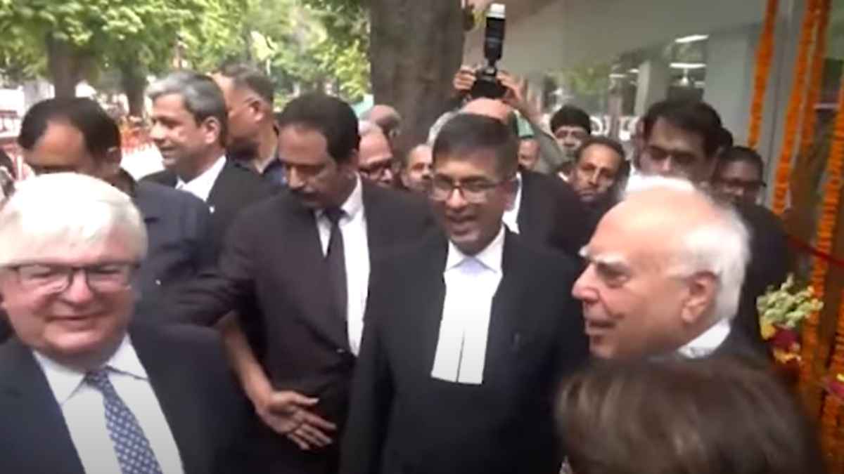 CJI DY Chandrachud ने Brazil के न्यायाधीश के सामने Kapil Sibbal की जमकर तारीफ की, Video