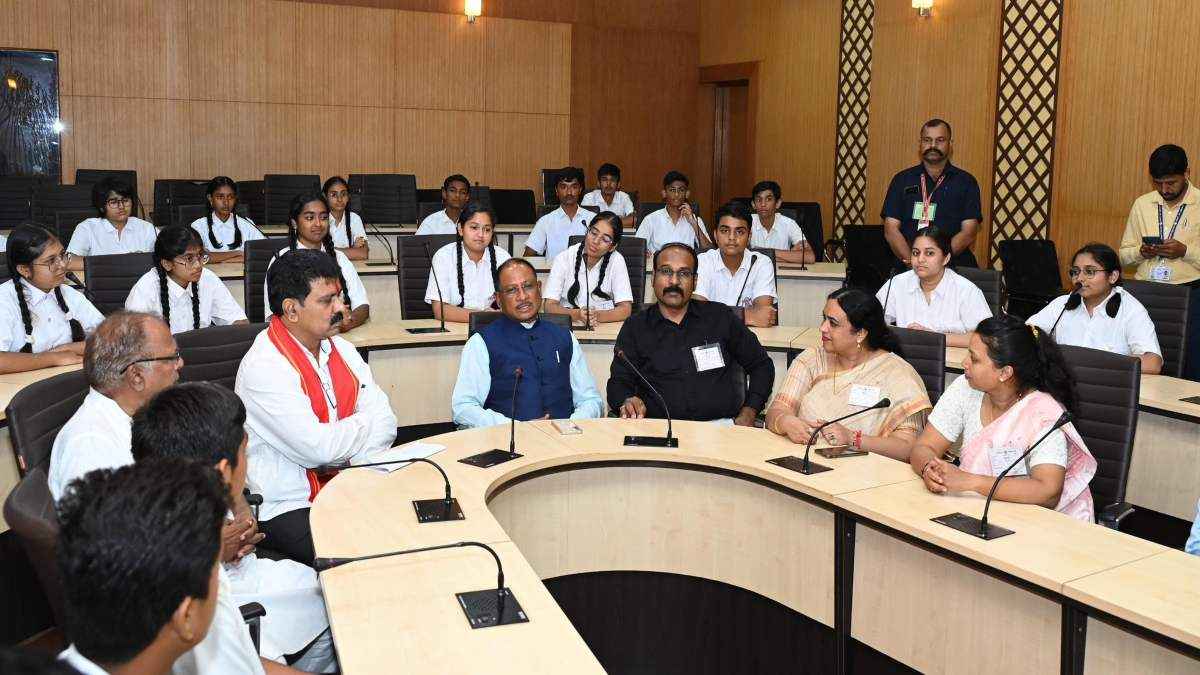 CM Vishnudev Sai Met School Students