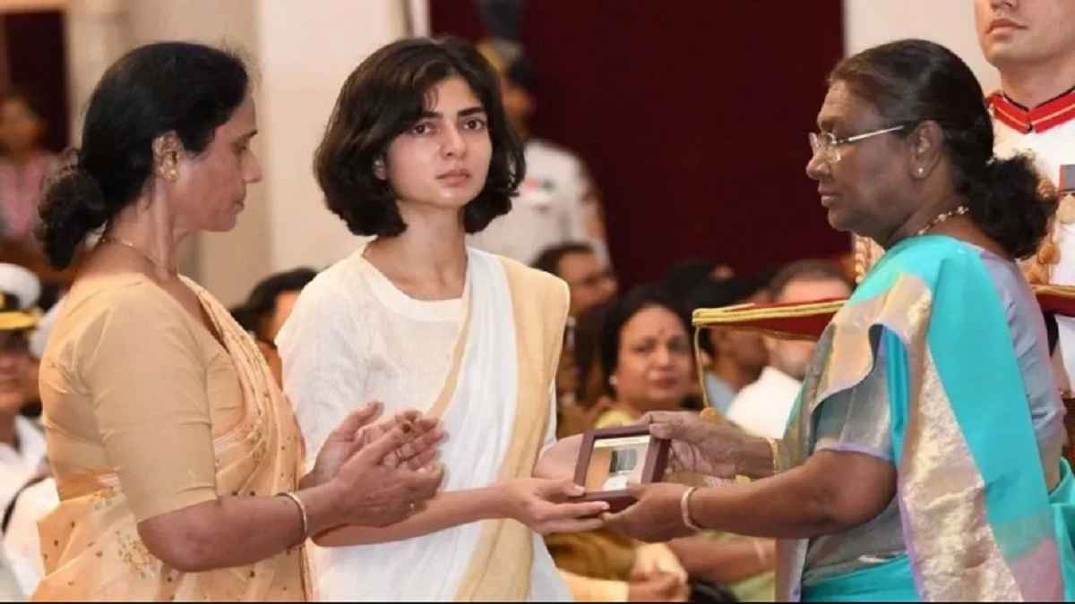 Captain Anshuman Singh Wife Smriti Controversy