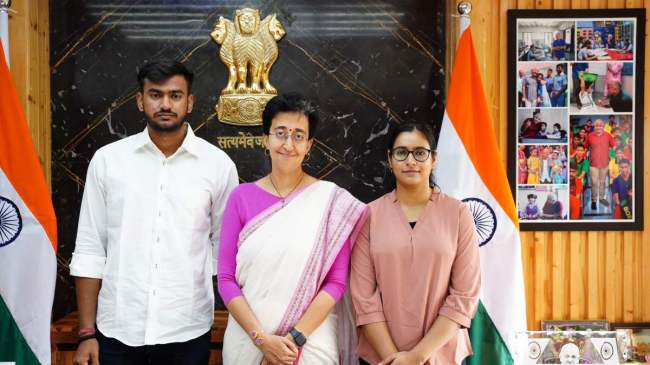 Delhi Govt Give Financial Assistance to MBBS Student Akshit Sharma