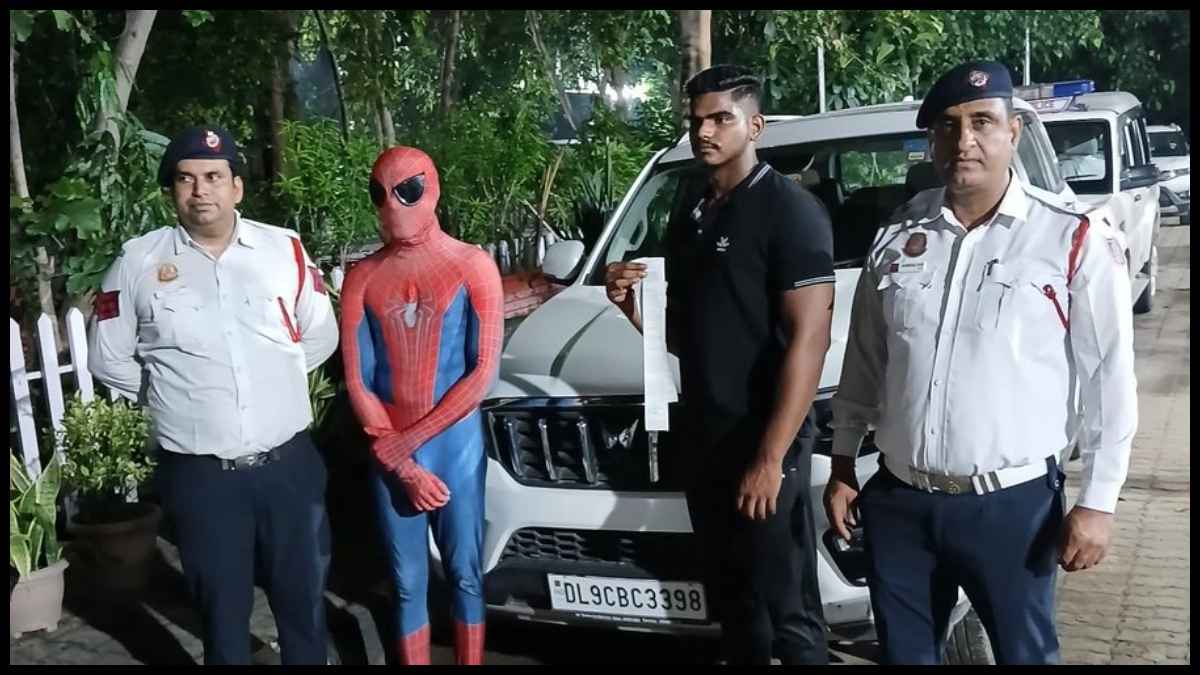 Spider-Man का कट गया 26000 का चालान! Delhi Police ने 'सुपर हीरो' को स‍िखाया सबक, भूलकर भी नहीं करेगा ये काम