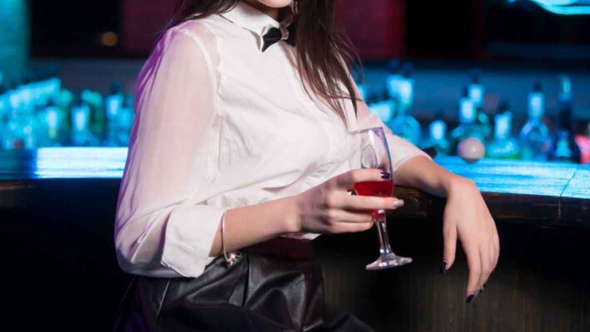 Girl IN pub