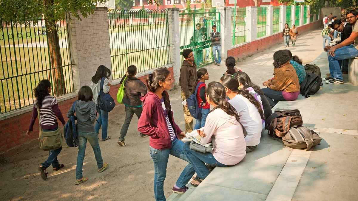 हिजाब के बाद अब जींस टी-शर्ट पर बवाल, मुंबई के कॉलेज का ड्रेस कोड पर बड़ा फैसला