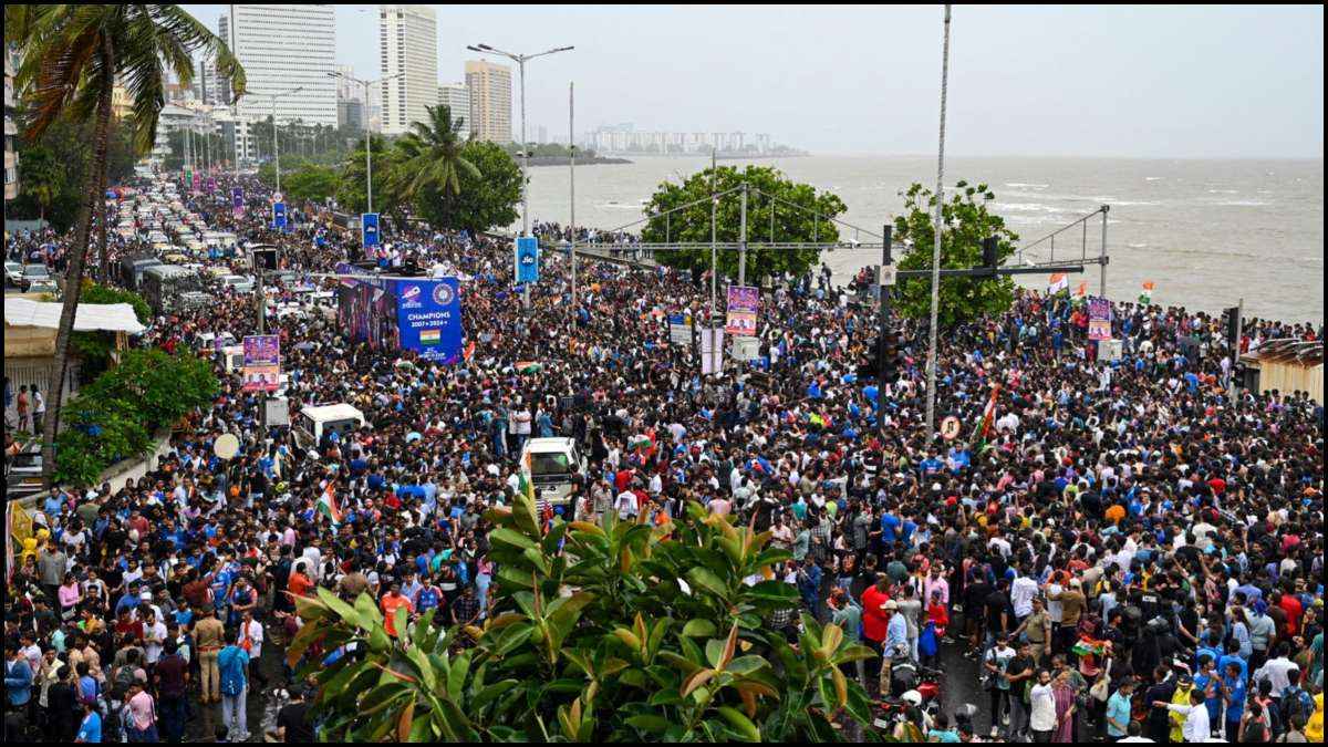 Team India Victory Parade Live Video: मरीन ड्राइव पर फैंस का सैलाब, विश्वविजेता टीम का विजय जुलूस