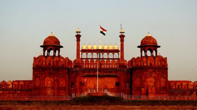 1911 में जब किंग जॉर्ज पंचम और क्वीन मैरी भारत आए तो लालकिले की एक बालकनी में खड़े होकर उन्होंने अभिवादन स्वीकारा। फाइल फोटो