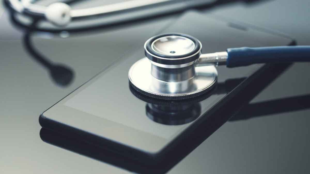 Smartphone Maintenance Tips: तेजी से चार्ज होगा स्मार्टफोन; घर पर करें इन आसान ट्रिक्स का उपयोग