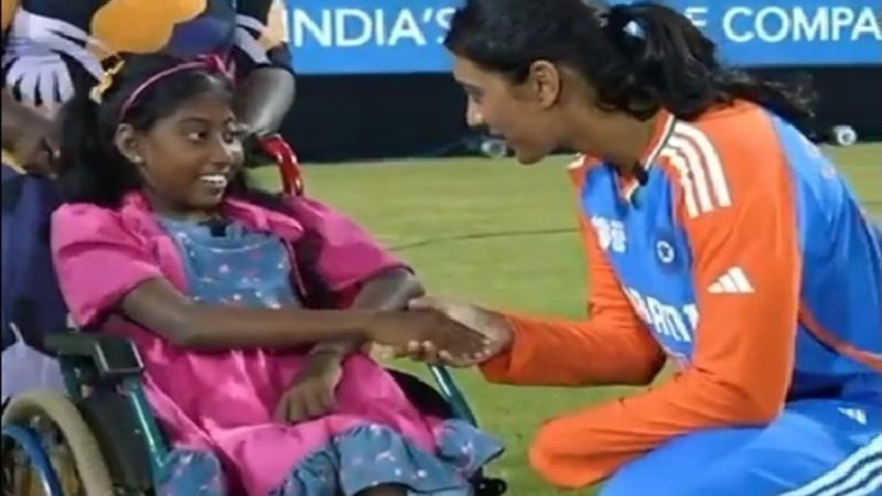 Smriti Mandhana Gift Phone Fan