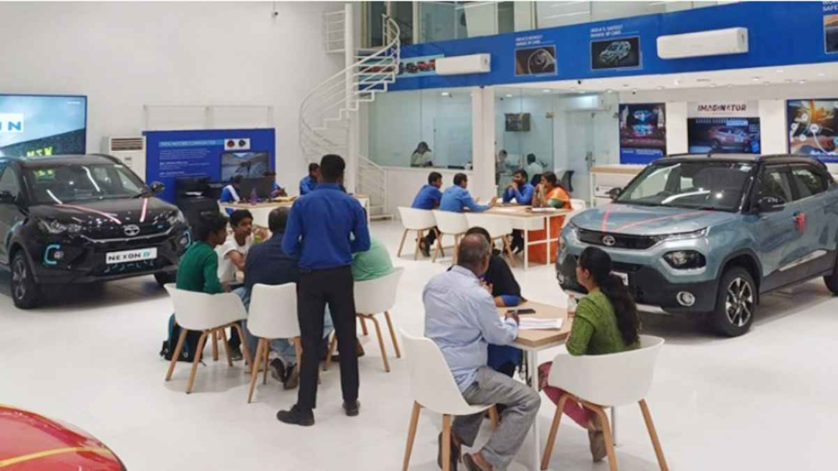 स्टॉक नहीं हुआ खत्म! कारों पर लाखों का डिस्काउंट जारी, 31 जुलाई से पहले उठायें फायदा