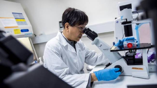 Hong Kong microbiologist Yuen Kwok Yung