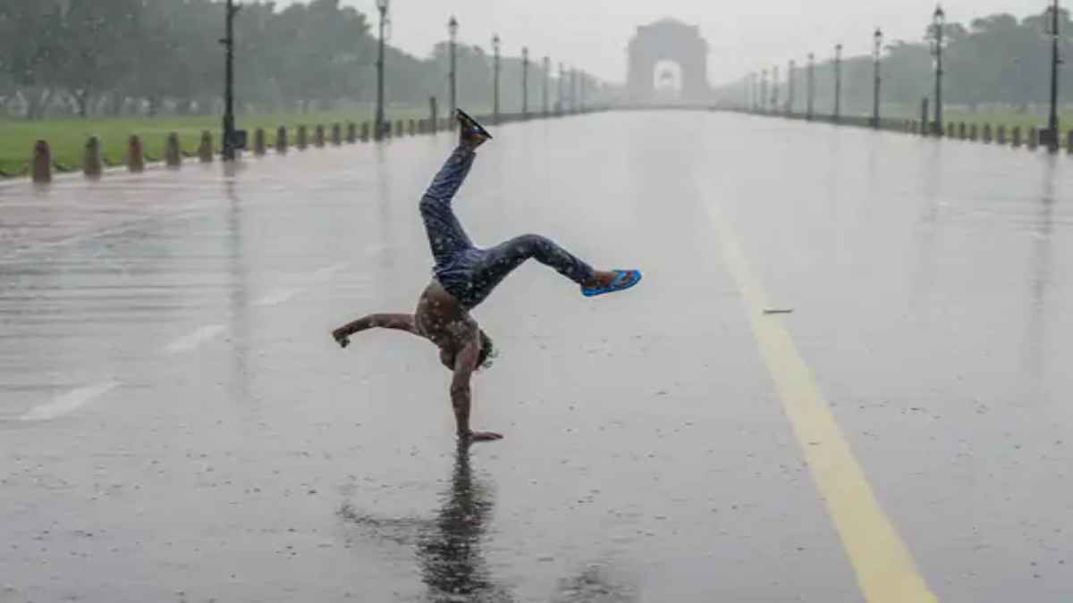 Delhi-NCR में आज झमाझम बारिश, MP समेत 13 राज्यों में भी बरसेंगे बादल, पढ़ें IMD का अपडेट