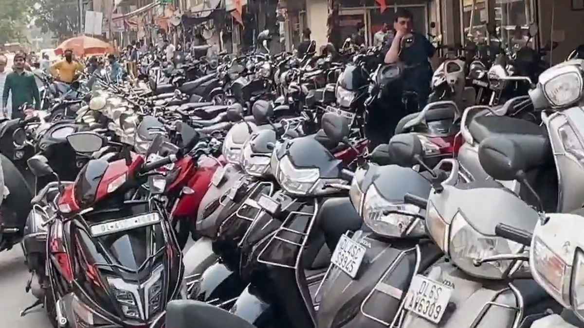 दिल्ली की इस मार्केट से महज 15,000 में खरीद सकते हैं स्कूटर-बाइक, सब कुछ सस्ता है यहां