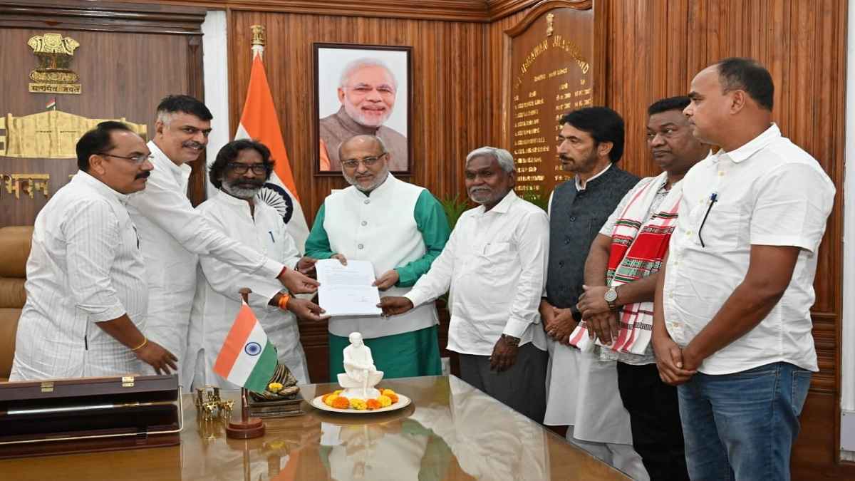 Jharkhand : चंपई सोरेन ने दिया इस्तीफा, तीसरी बार सीएम पद की शपथ लेंगे हेमंत सोरेन