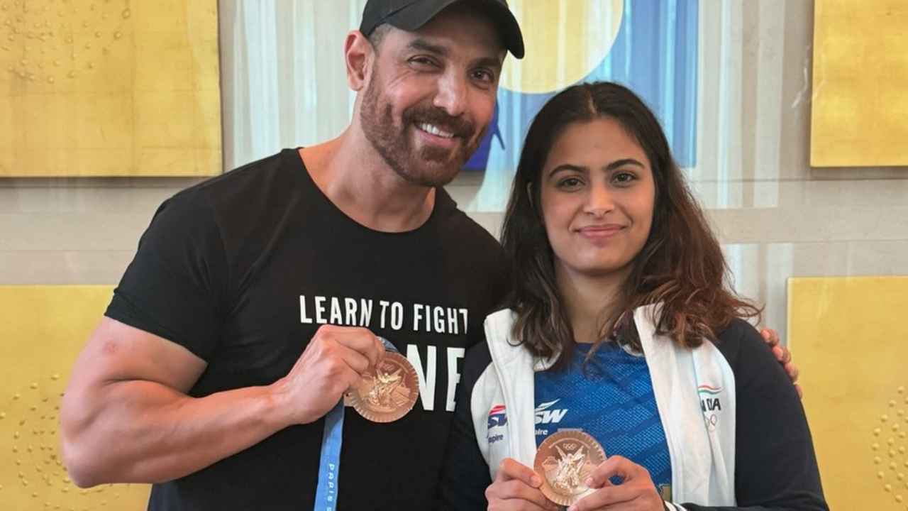 Paris Olympic: मनु भाकर के साथ फोटो शेयर कर विवादों में आए जॉन अब्राहम, कर दी बहुत बड़ी गलती