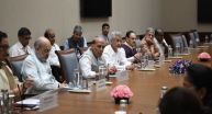 सर्वदलीय बैठक में विदेश मंत्री ने बांग्लादेश के हालात पर नेताओं को दी जानकारी, फोटोः ANI