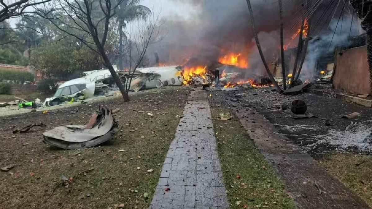 2 घंटे, भयानक चीखें और भीषण धमाका...प्लेन क्रैश से पहले ब्लैक बॉक्स में रिकॉर्ड हुए 62 लोगों के आखिरी पल