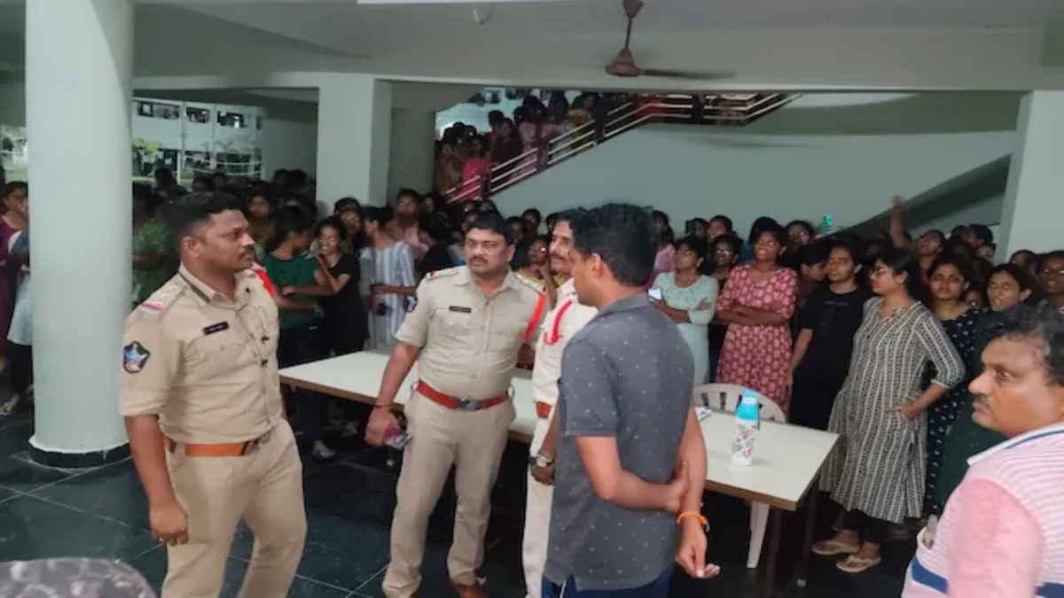 गर्ल्स हॉस्टल के बाथरूम में कैमरे से बने 300 वीडियो, आरोपी कॉलेज छात्र के लैपटाप से खुलासा