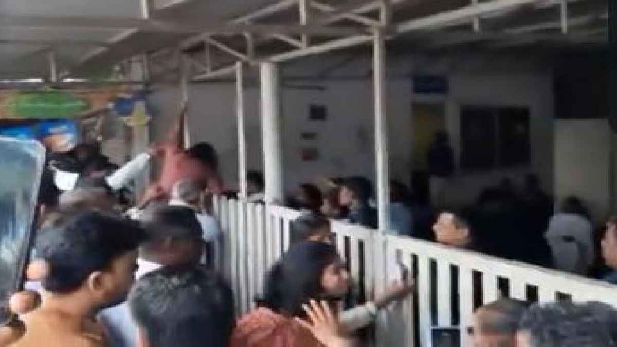 रोई, गिड़गिड़ाई...खूब मिन्नतें की, 2 मिनट लेट हुई छात्रा को नहीं मिली NEET एग्‍जाम सेंटर में एंट्री; वीडियो वायरल