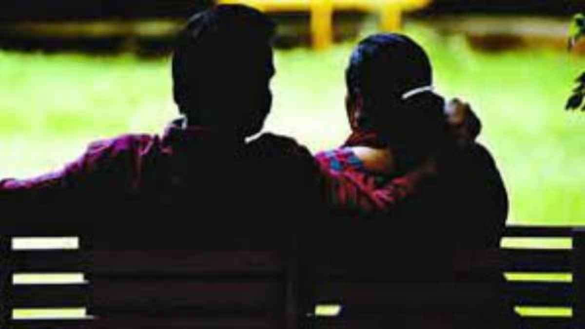 सिपाही संग अंतरंग हालत में थी पड़ोसन, अचानक आया उसका पति और..अमरोहा का मामला