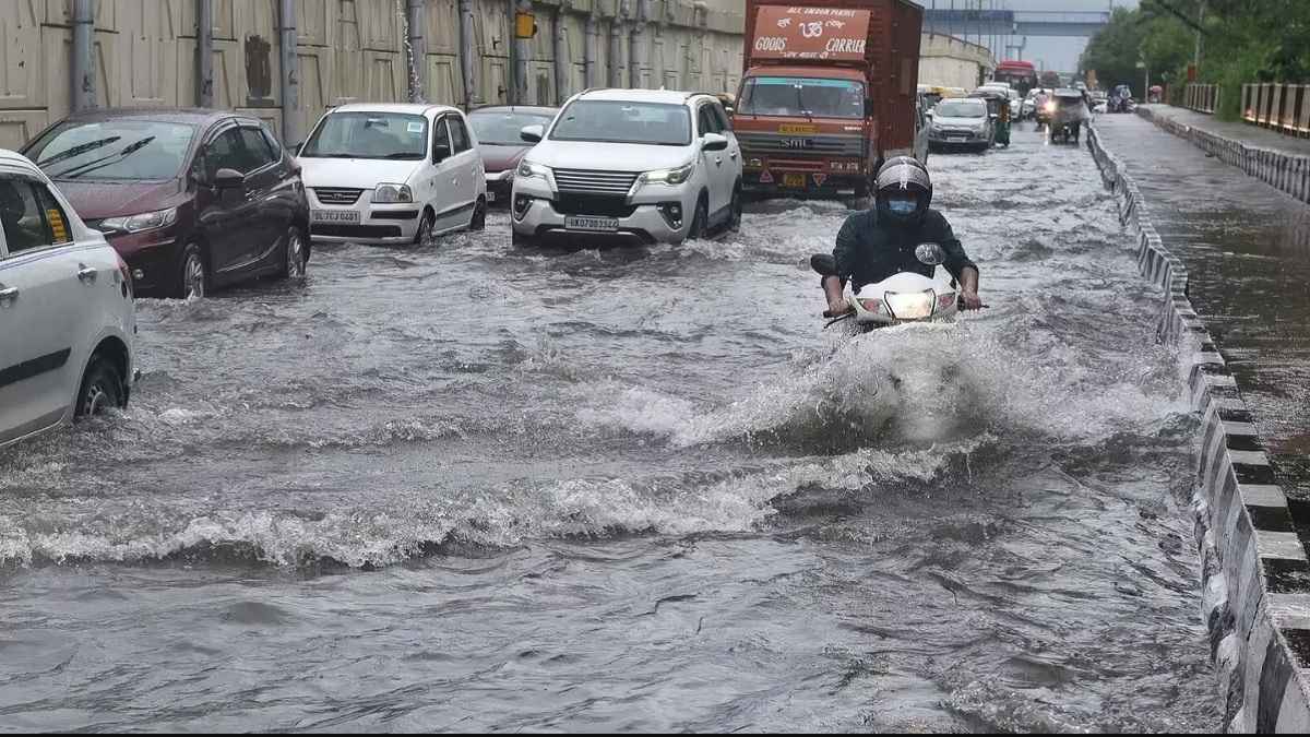 हिमाचल में बादल फटने से 3 की मौत और 51 लापता, पंचकूला-हरिद्वार हाईवे धंसा; देशभर में ऐसे हैं हालात?