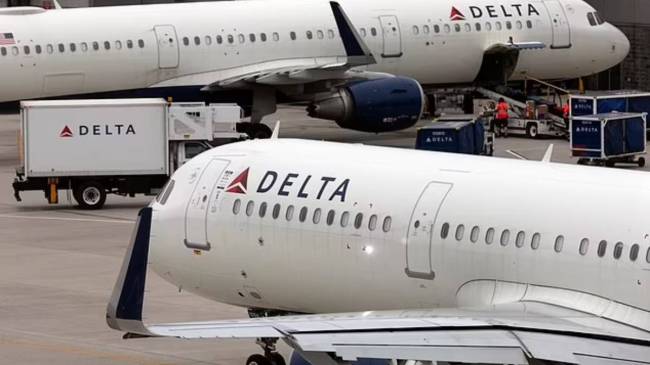 Delta plane, plane tire explodes, Atlanta airport,