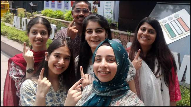 First Time Voters Of Jammu Kashmir In Lok Sabha Election 2024 First Time Voters Of Jammu Kashmir In Lok Sabha Election 2024