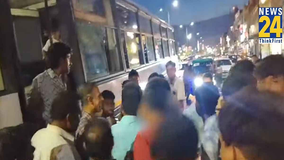 Video: सनकी बस ड्राइवर ने हाथ काटकर खून से भरी लड़की की मांग, जानें फिर क्या हुआ?