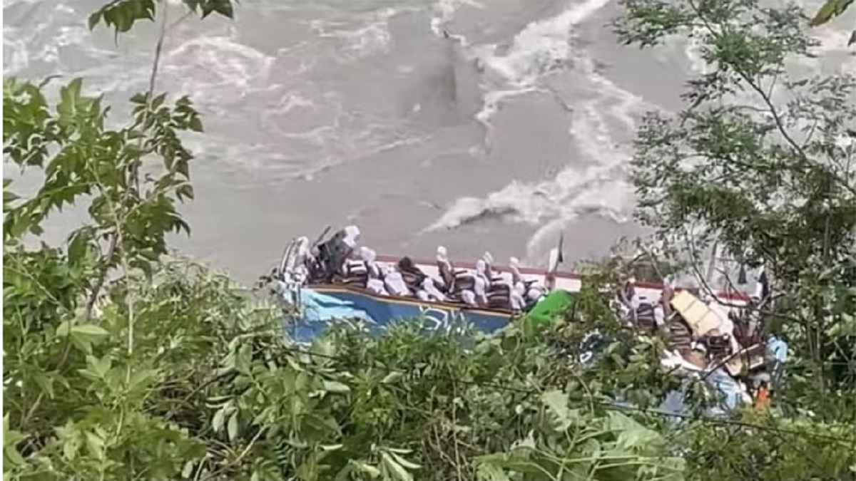 Nepal Bus Accident: UP रोडवेज बस नहर में गिरी; 27 की मौत, काठमांडू जा रहे थे लोग